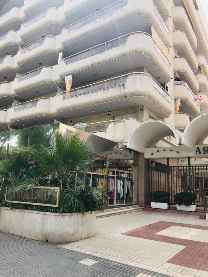 Apartamento Centrico Con Piscina 살루 외부 사진